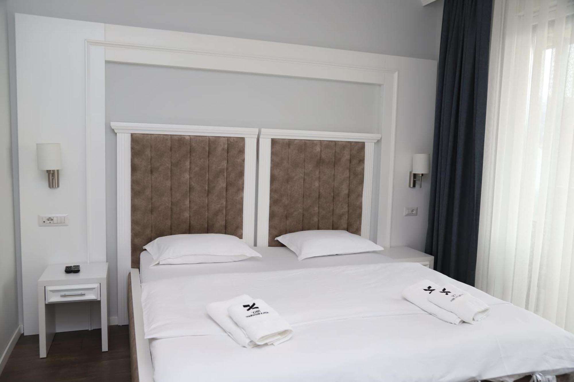 Sky Hotel Prizren Exterior foto