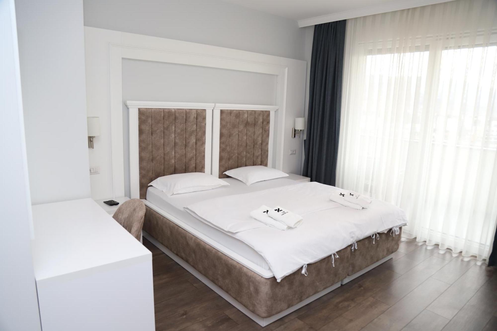 Sky Hotel Prizren Exterior foto
